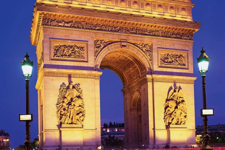 a sign in front of Arc de Triomphe